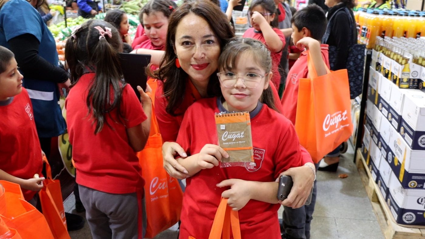 Supermercados Cugat recibe niños de Colegio comunal en la ciudad de Rengo. Supermercados Cugat recibe niños de Colegio comunal en la ciudad de Rengo.