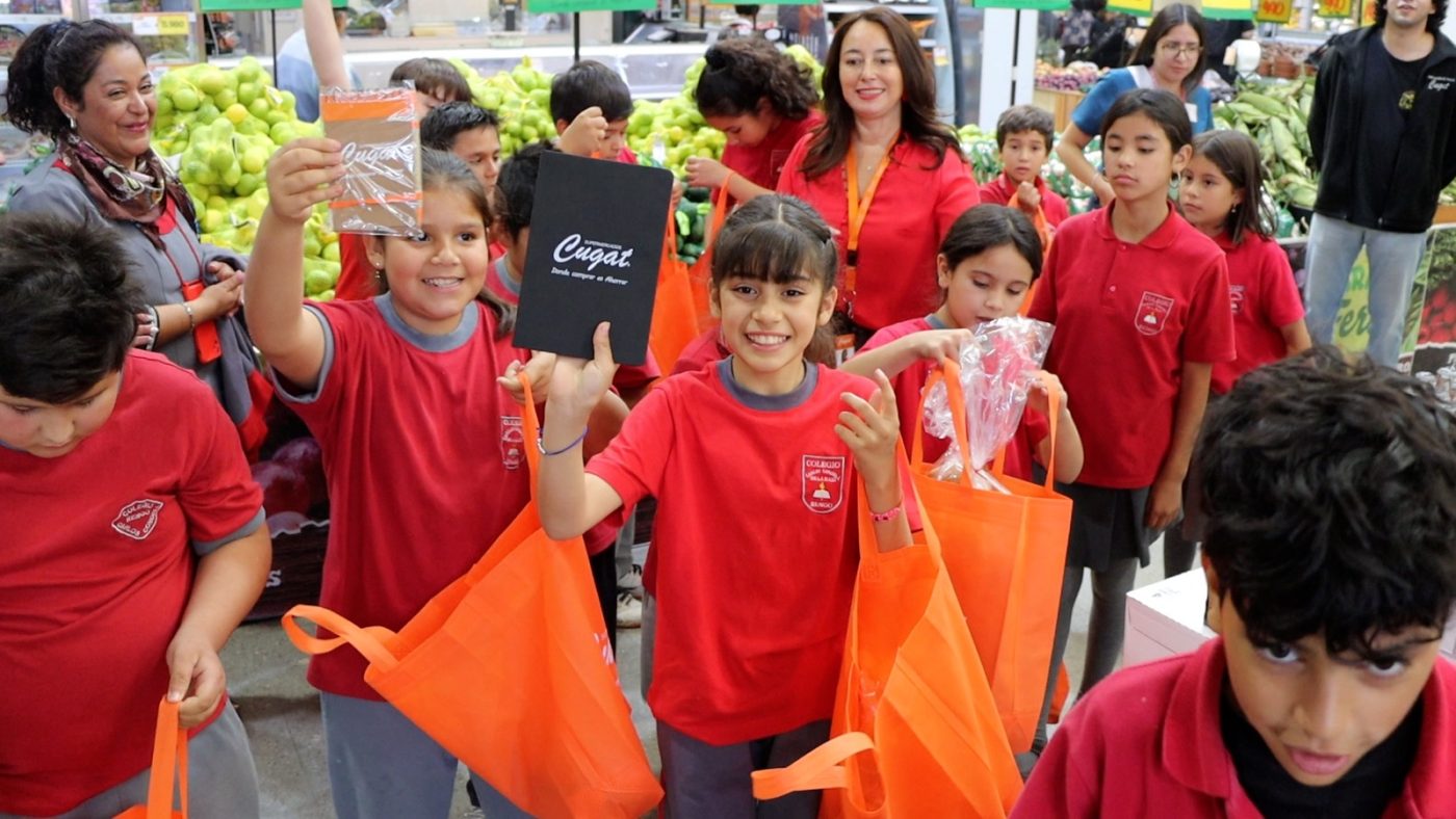 Supermercados Cugat recibe niños de Colegio comunal en la ciudad de Rengo. Supermercados Cugat recibe niños de Colegio comunal en la ciudad de Rengo.